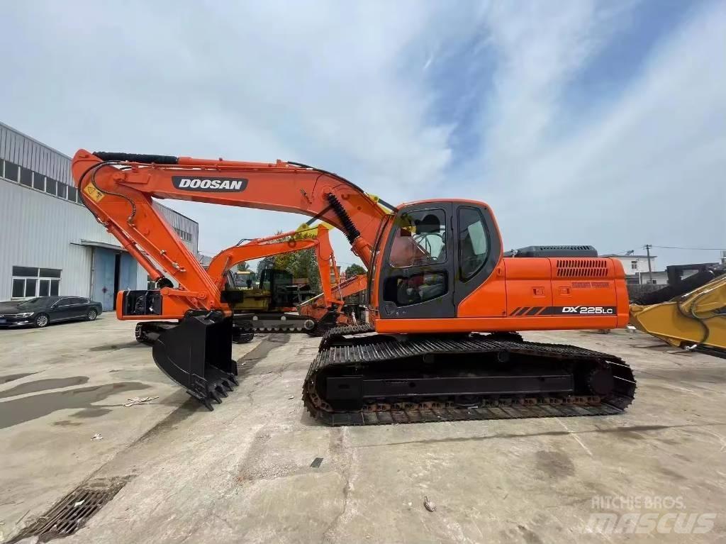 Doosan DX 225 LC Гусеничные экскаваторы