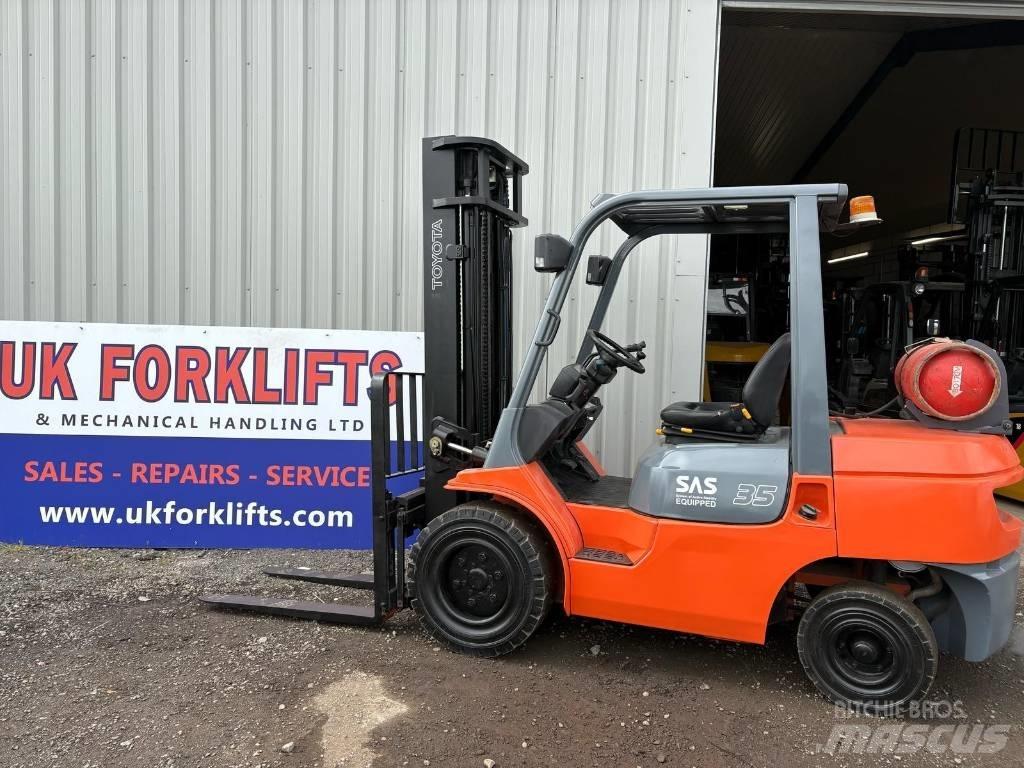 Toyota 7FGJ35 Газовые погрузчики