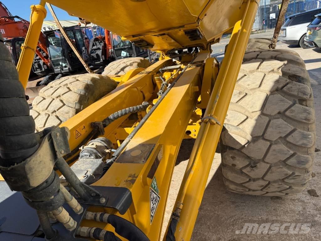 Bell B 30 E Шарнирно-сочленённые самосвалы