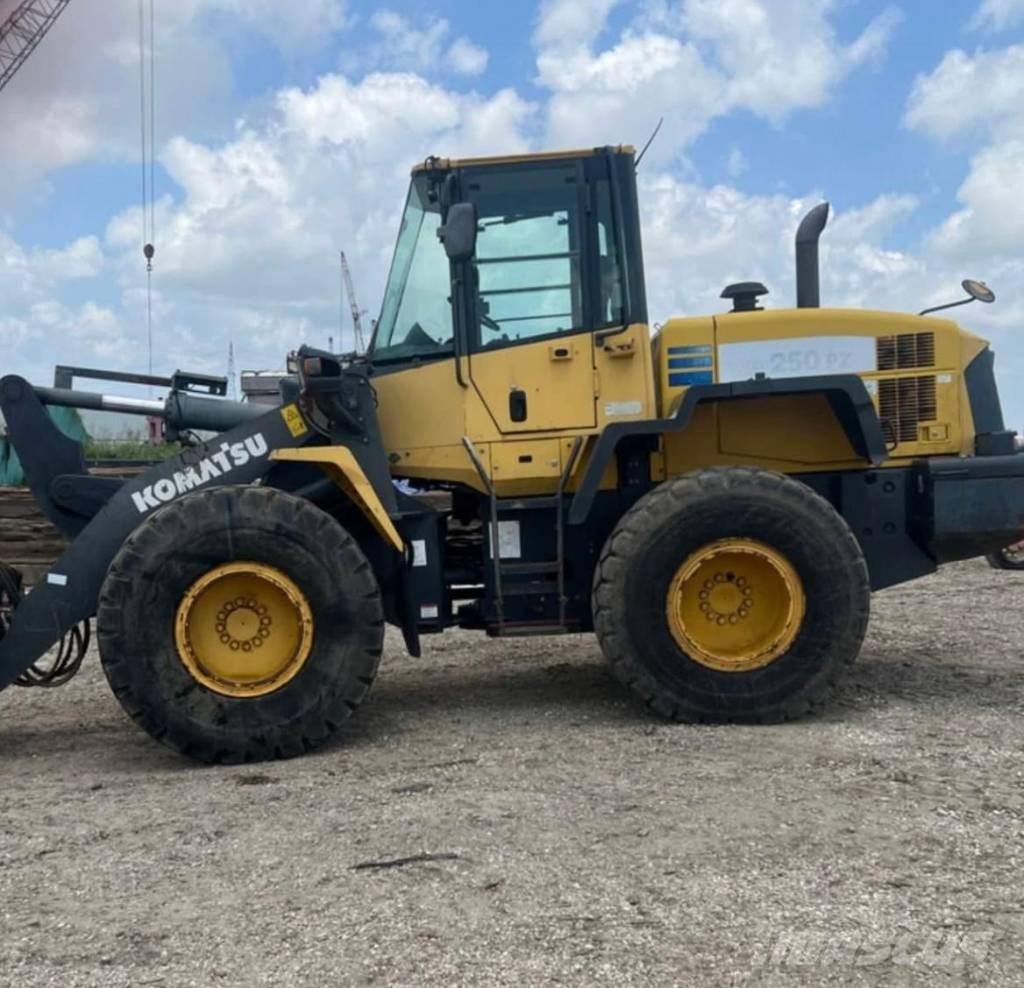 Komatsu WA 250 PZ-6 Фронтальные погрузчики