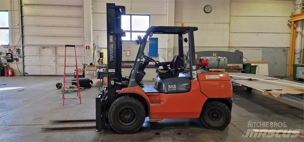 Toyota 7FG40 Газовые погрузчики