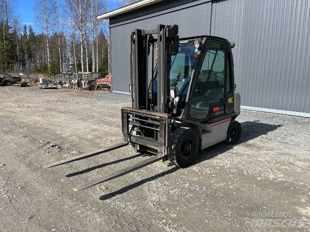 Nissan UD02A25P0 Газовые погрузчики