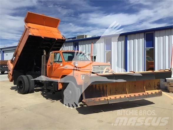 Ford F800 Пескоразбрасыватели