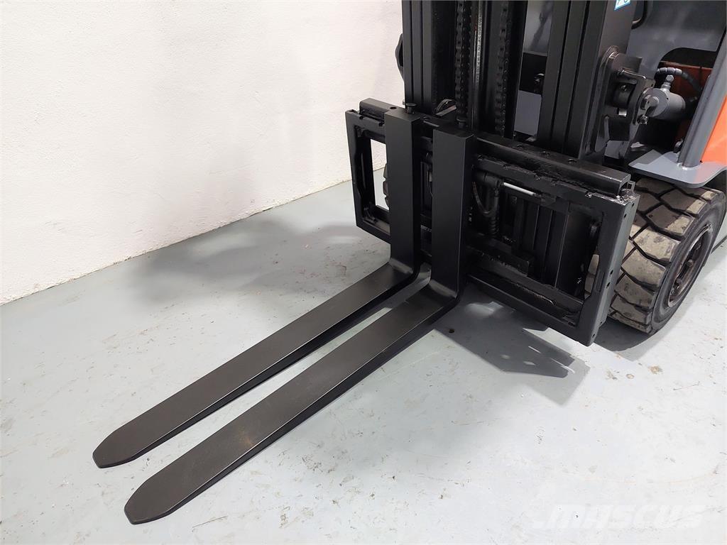 Toyota 7FBMF30 Электропогрузчики