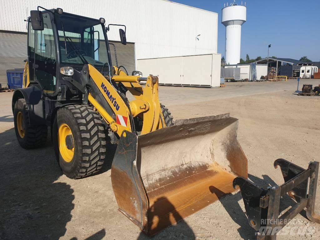 Komatsu WA80M-8E0 Фронтальные погрузчики