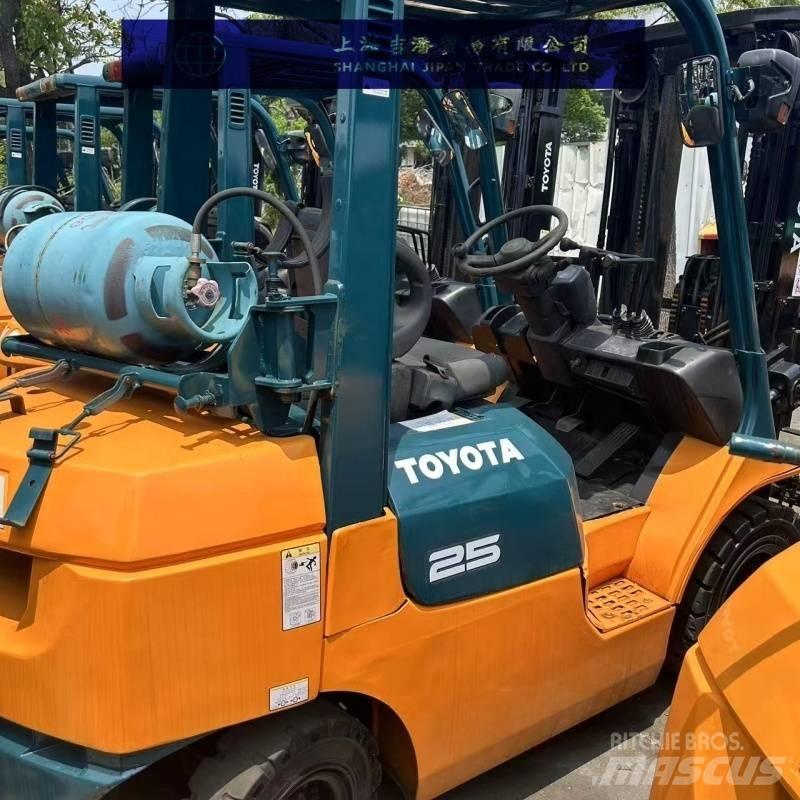 Toyota 25 Дизельные погрузчики