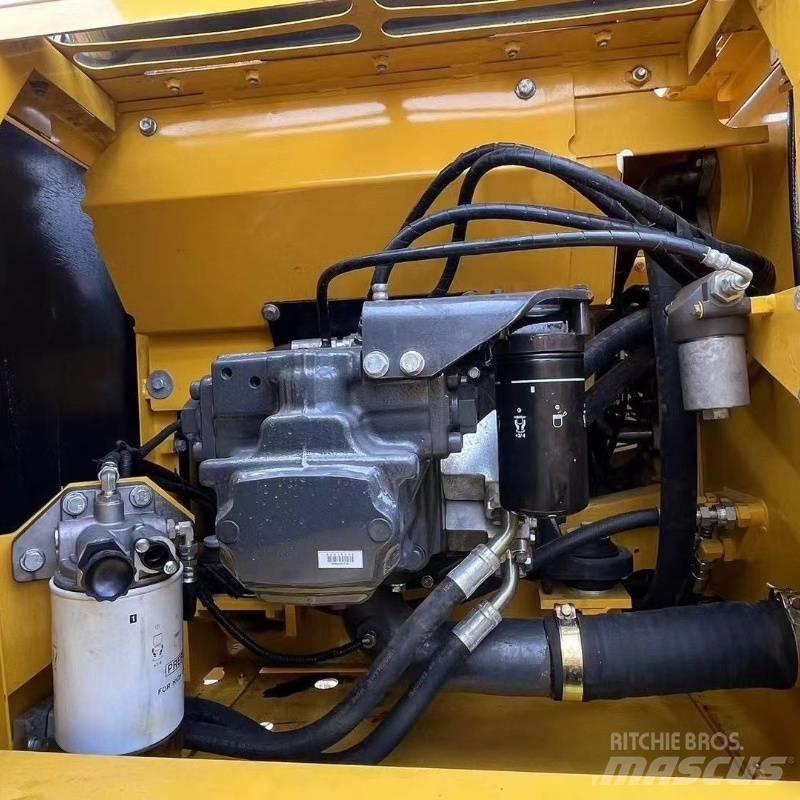 Komatsu PC 220 Гусеничные экскаваторы