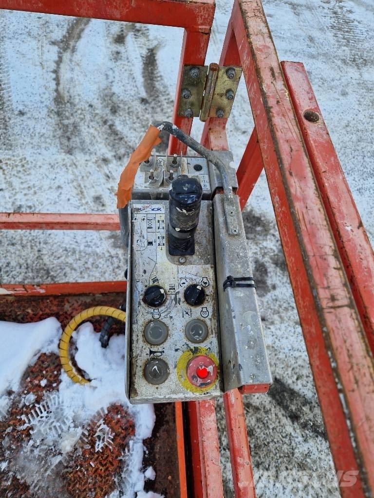 SkyJack SJ 6832 RT Ножничные подъемники