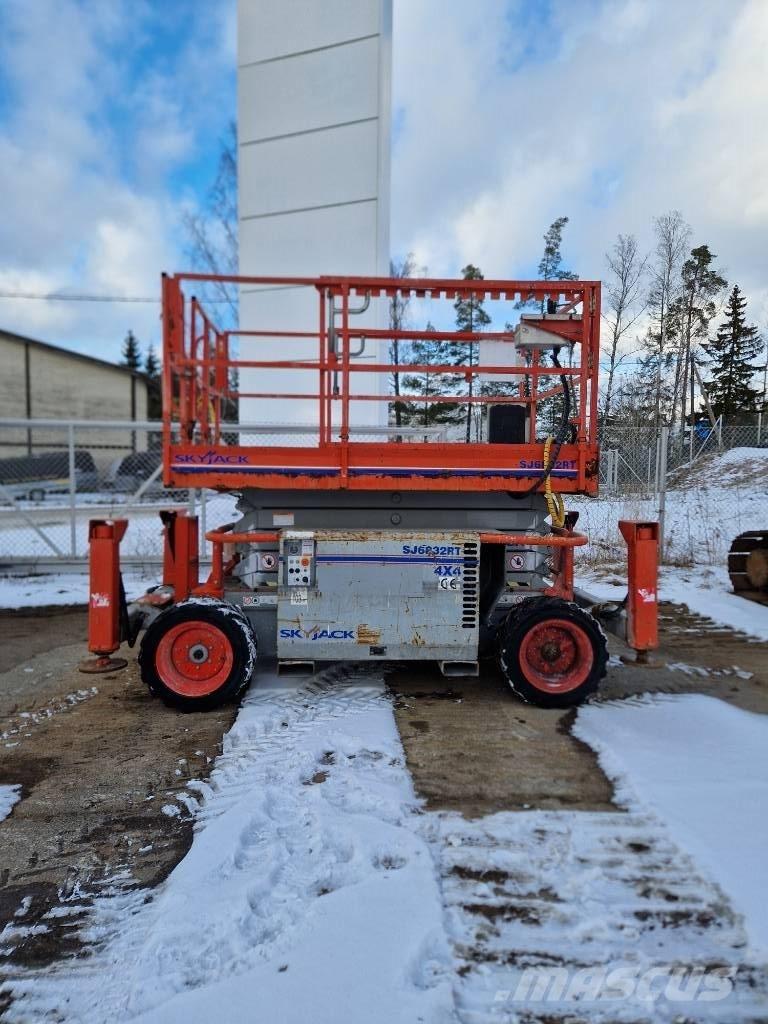 SkyJack SJ 6832 RT Ножничные подъемники