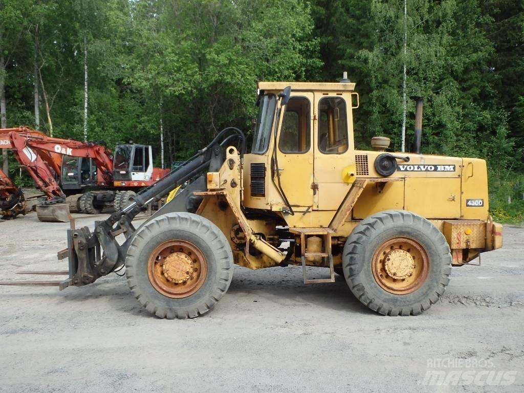 Volvo BM 4300 4x4 Фронтальные погрузчики