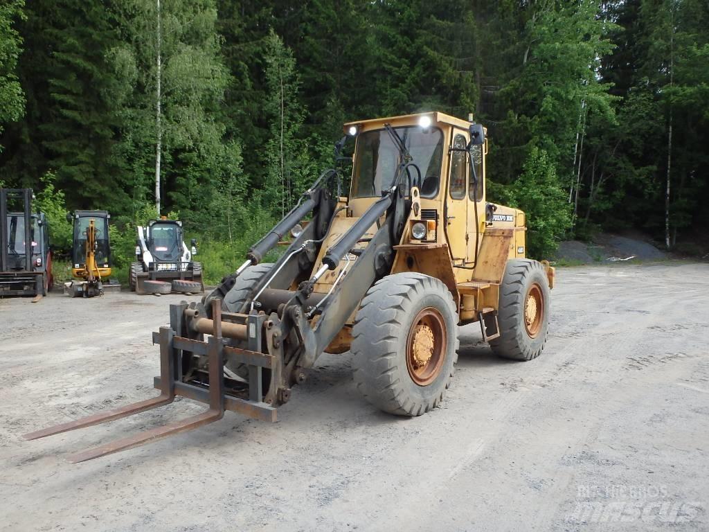 Volvo BM 4300 4x4 Фронтальные погрузчики