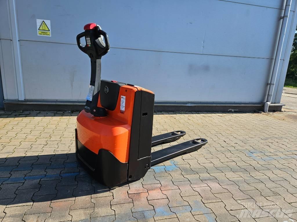BT LWE 140 Ручные электрические тележки