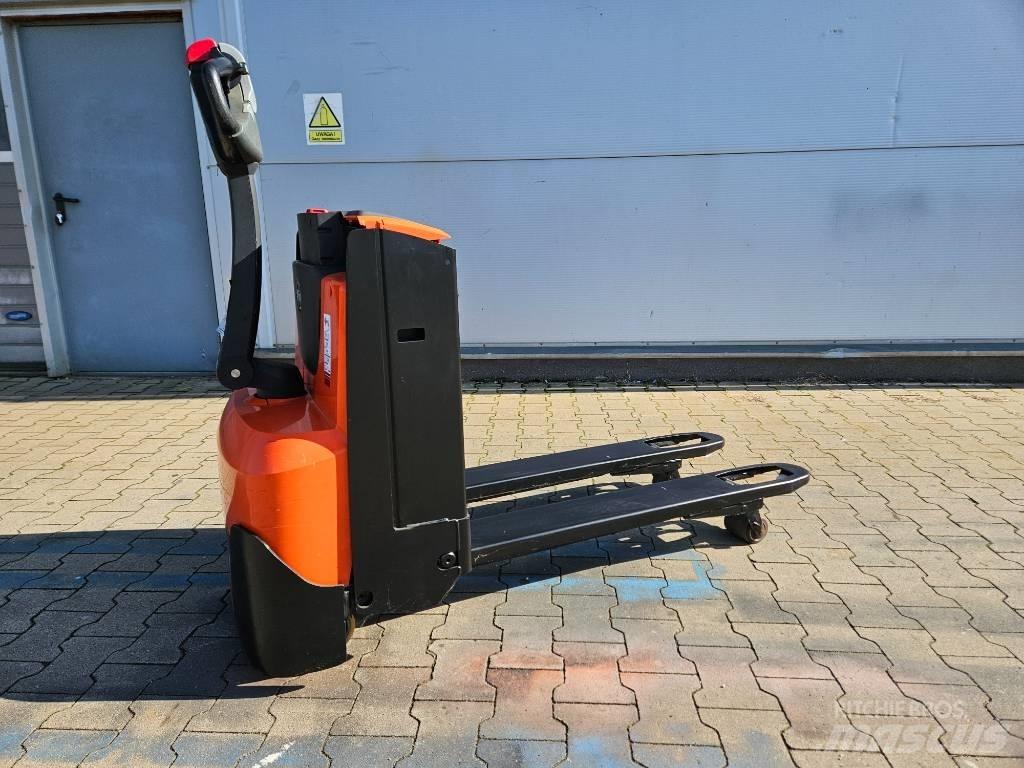 BT LWE 140 Ручные электрические тележки