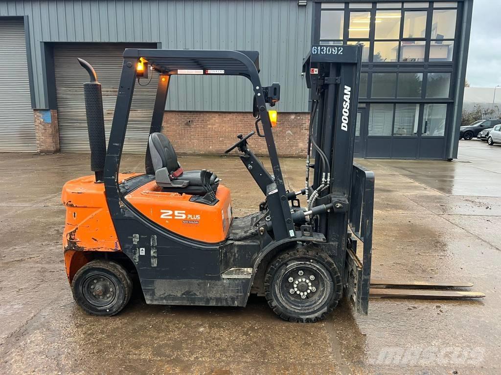 Doosan D 25 GP Дизельные погрузчики
