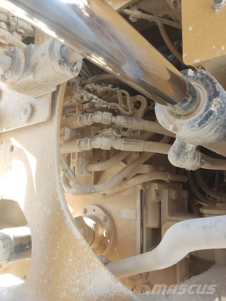 CAT 966 M Фронтальные погрузчики