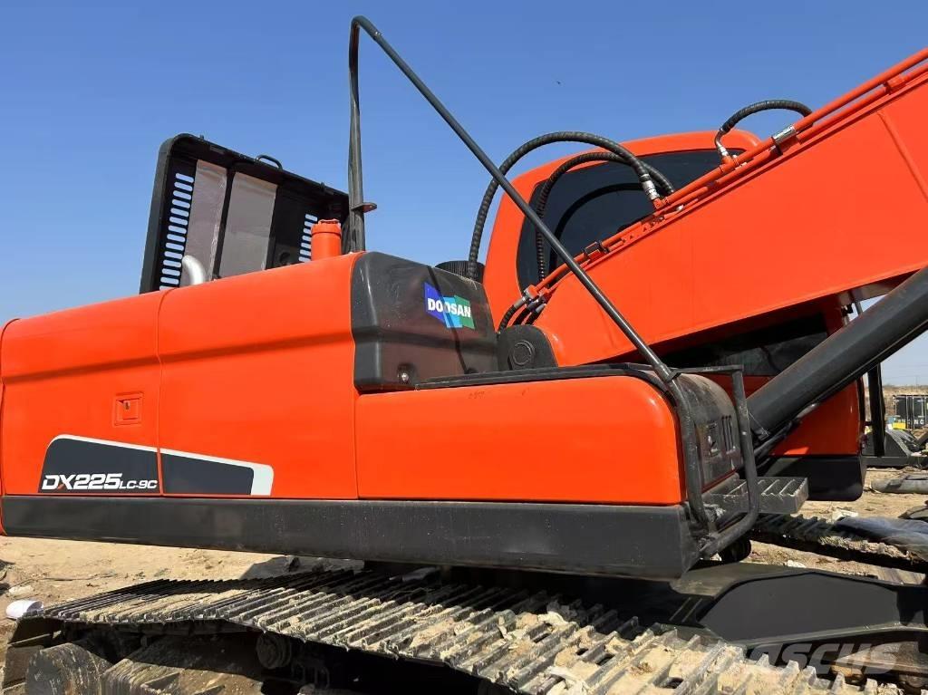 Doosan DX225LC-9C Гусеничные экскаваторы
