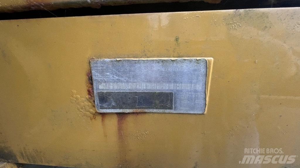 CAT 324 D L Гусеничные экскаваторы