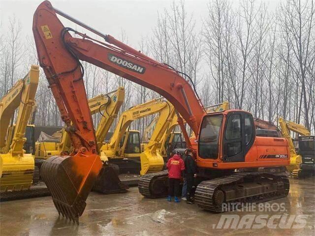 Doosan DX300LC Гусеничные экскаваторы