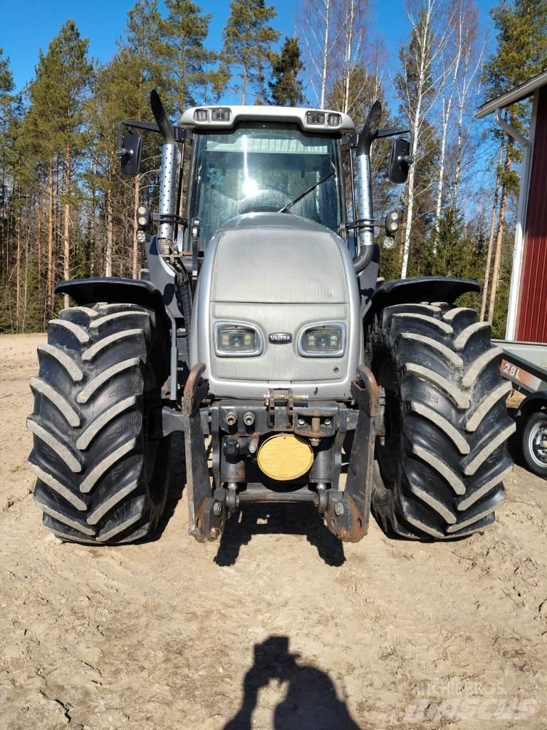 Valtra T130 Hi-Tek Трактора