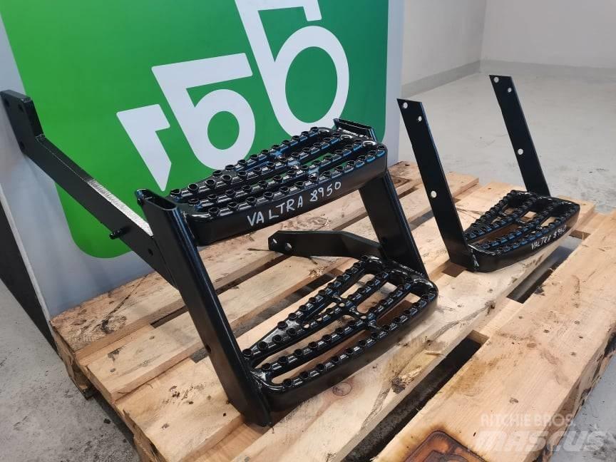 Valtra 8950  stairs Кабины