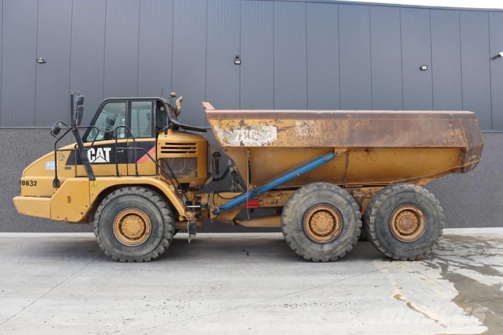 CAT 730 Шарнирно-сочленённые самосвалы
