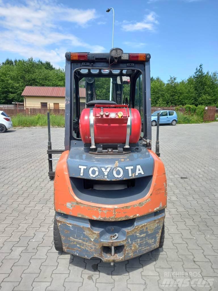 Toyota 8 FGF 30 Газовые погрузчики