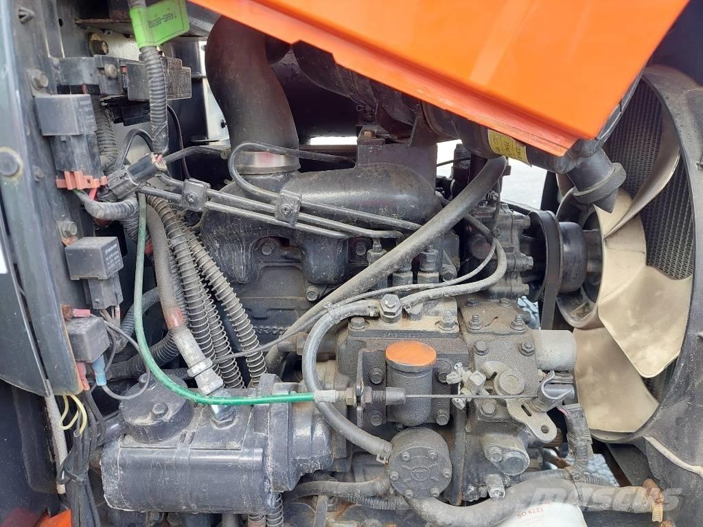 Kioti CK 2810 HST Коммунальные тракторы