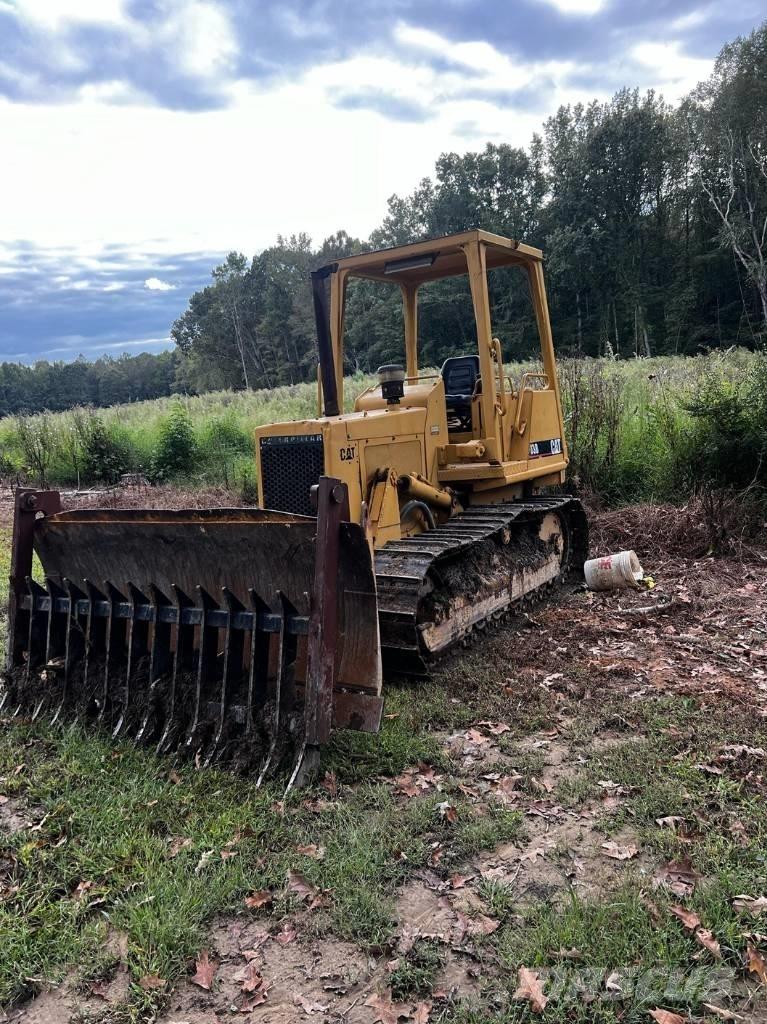 CAT D 3 B Гусеничные бульдозеры