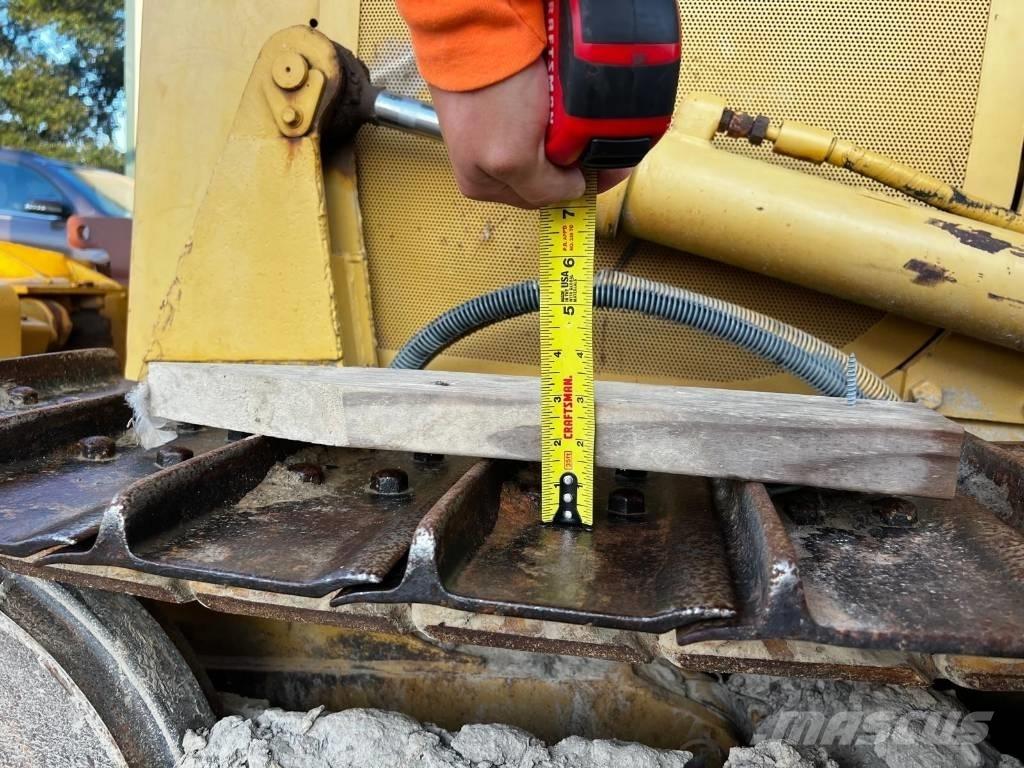 CAT D 3 B Гусеничные бульдозеры