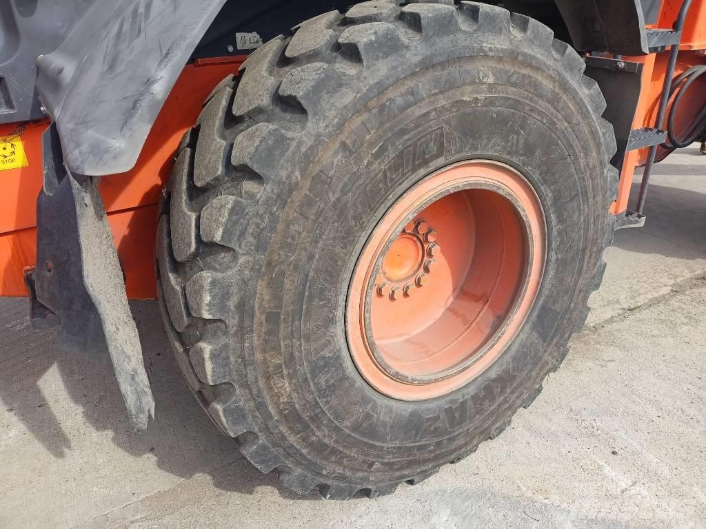 Hitachi ZW150 Фронтальные погрузчики