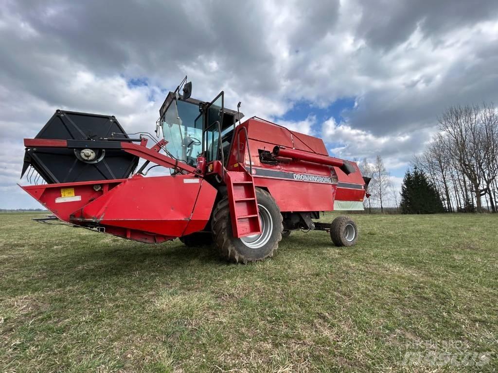 Dronningborg D4500 Зерноуборочные комбайны