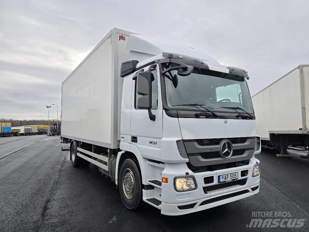 Mercedes-Benz 1832 Грузовики-Фургоны
