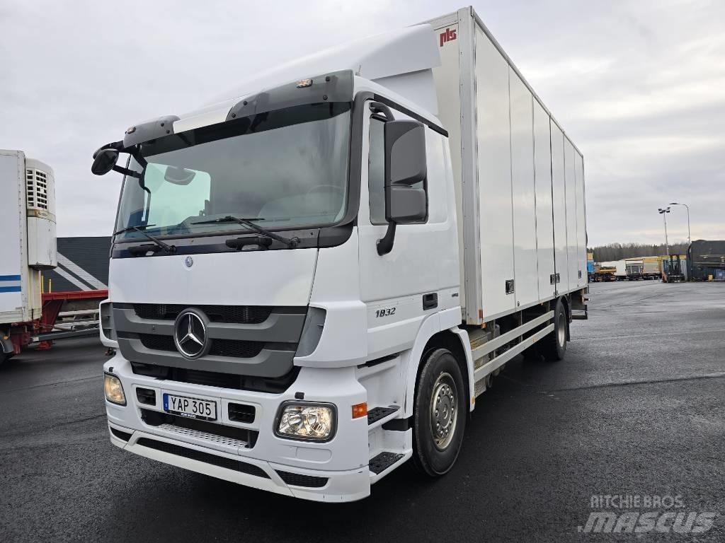 Mercedes-Benz 1832 Грузовики-Фургоны