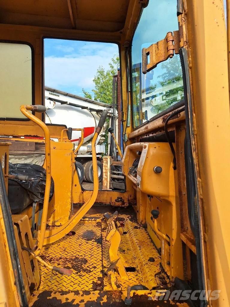 Komatsu D45-1 Гусеничные бульдозеры