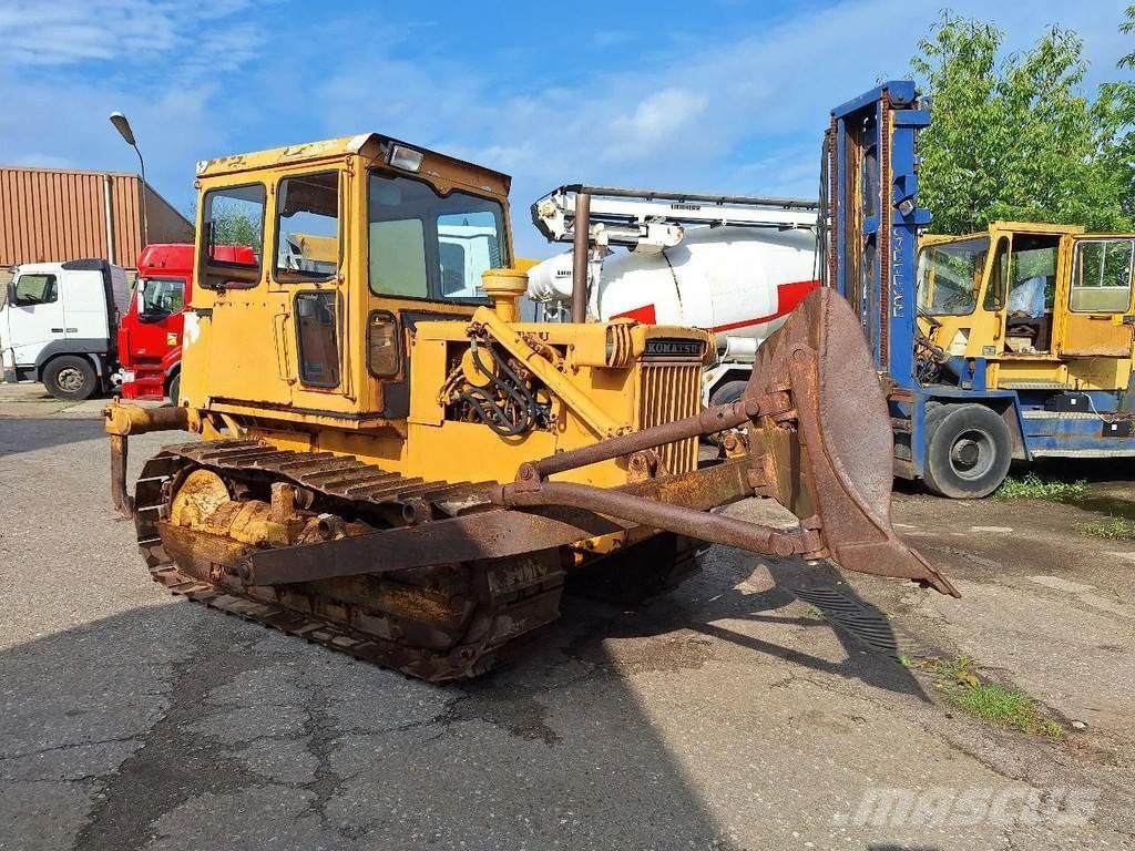 Komatsu D45-1 Гусеничные бульдозеры