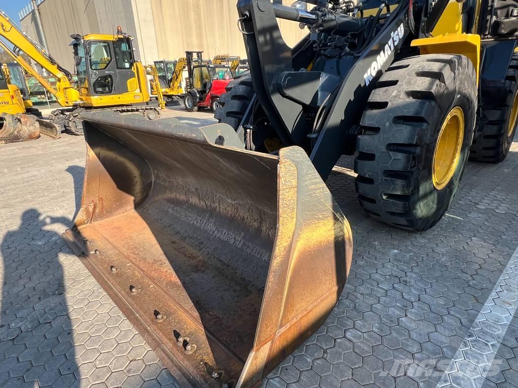 Komatsu WA 250 PZ-6 Фронтальные погрузчики