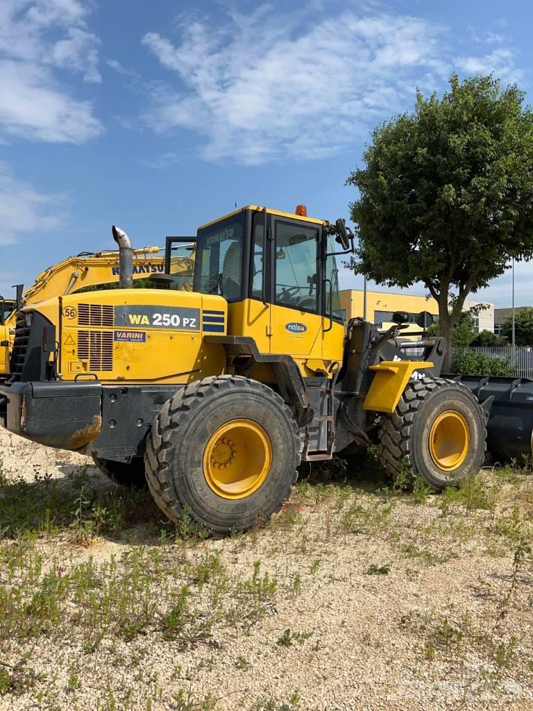 Komatsu WA 250 PZ-6 Фронтальные погрузчики