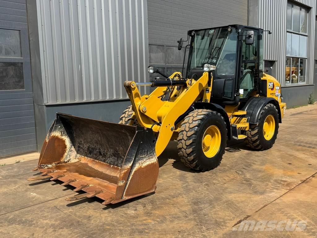 CAT 908M Фронтальные погрузчики