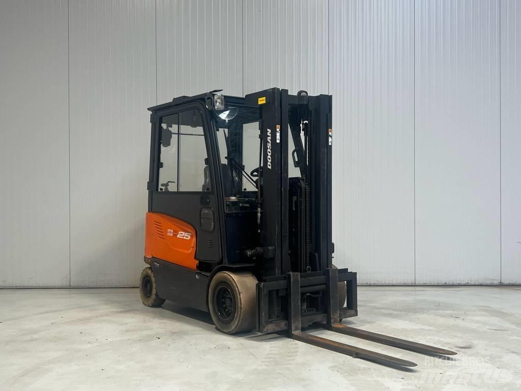 Doosan B25X-7 Электропогрузчики