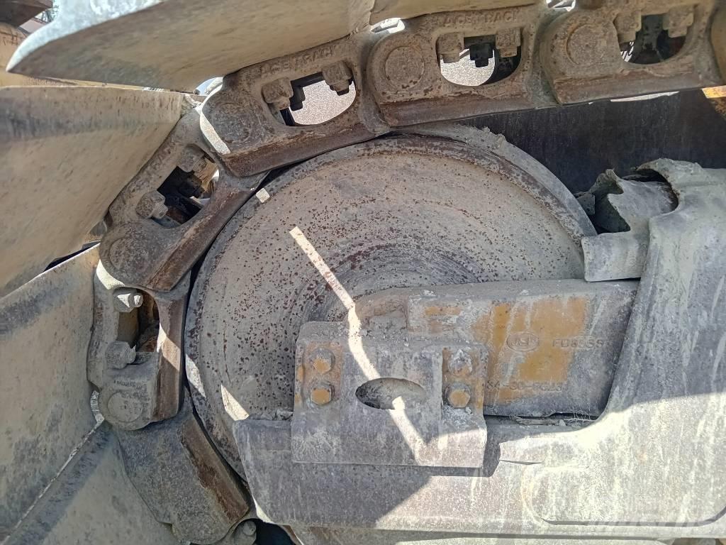 Komatsu D 65 PX-15 Гусеничные бульдозеры