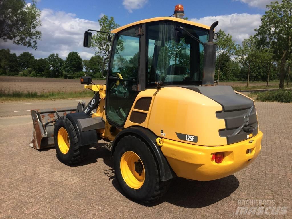 Volvo L 25 F Фронтальные погрузчики