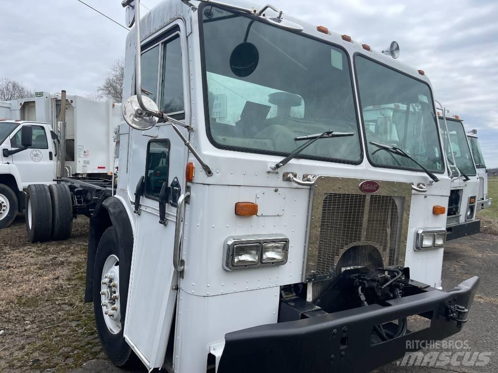 Peterbilt 320 Шасси с кабиной