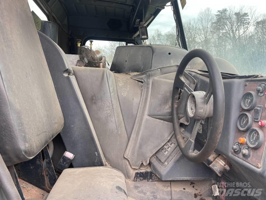 Peterbilt 320 Шасси с кабиной