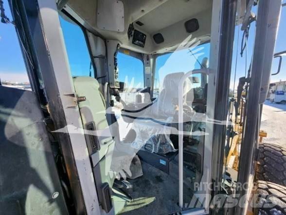 CAT 140M Грейдеры