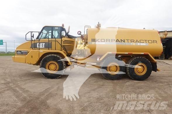 CAT 730 Поливочные машины
