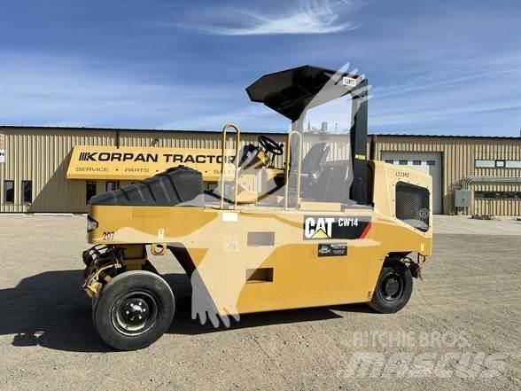 CAT CW14 Пневматические катки