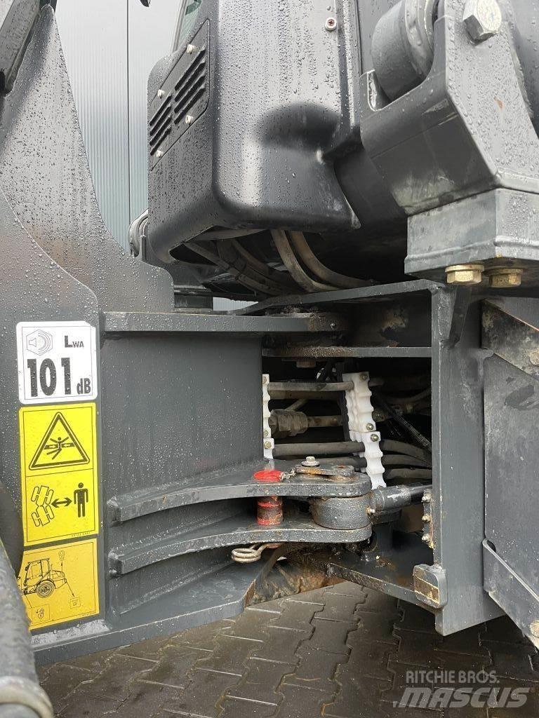 Komatsu WA80-6 Фронтальные погрузчики