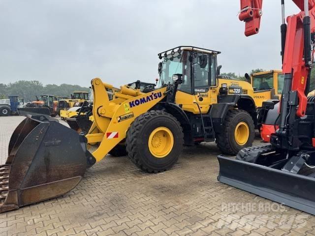 Komatsu WA 320 Фронтальные погрузчики