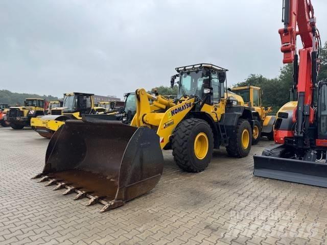 Komatsu WA 320 Фронтальные погрузчики