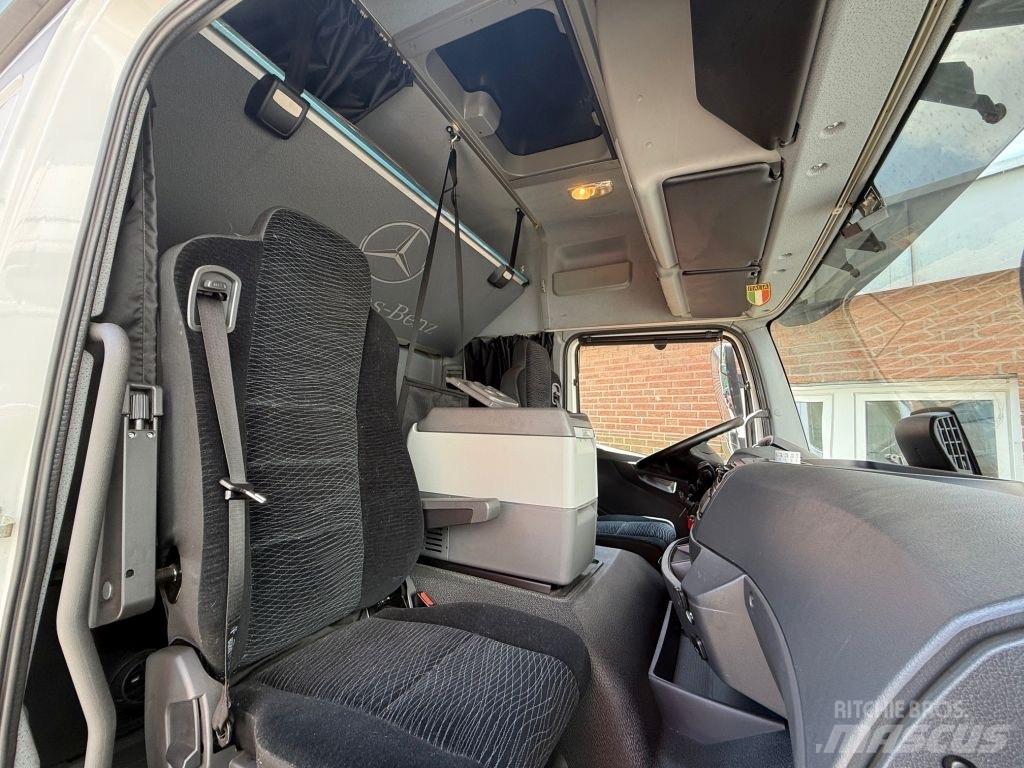 Mercedes-Benz 1530L Тентованные грузовики
